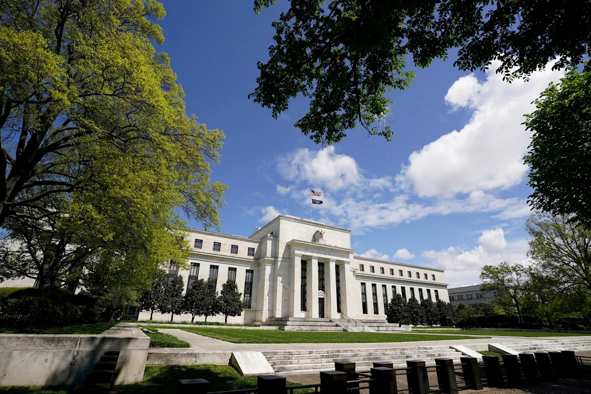 Ilustrasi gedung Federal Reserve dan kepemimpinan Kevin Warsh dalam wacana perombakan rapat