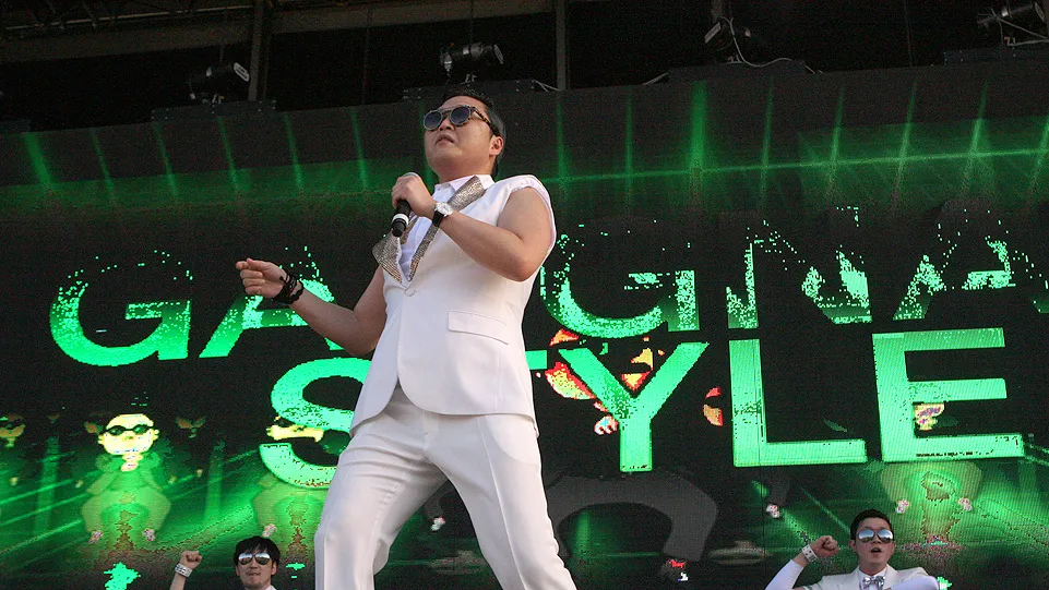 Ilustrasi keramaian konser K-pop dan festival budaya Korea Selatan