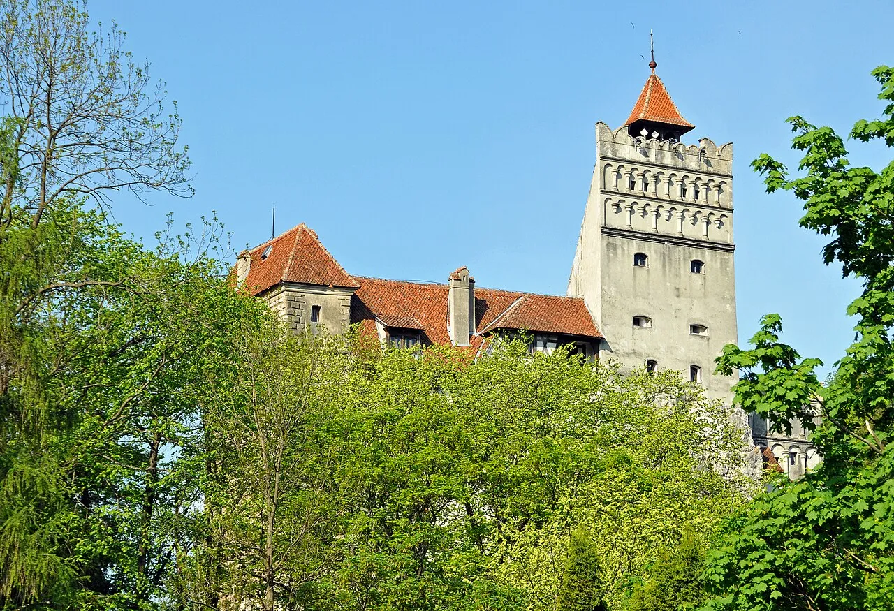 Pemandangan kastil tua di Transylvania Romania lokasi wisata Dracula tourism