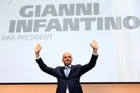 Presiden FIFA Gianni Infantino memberikan keterangan pers di hadapan media