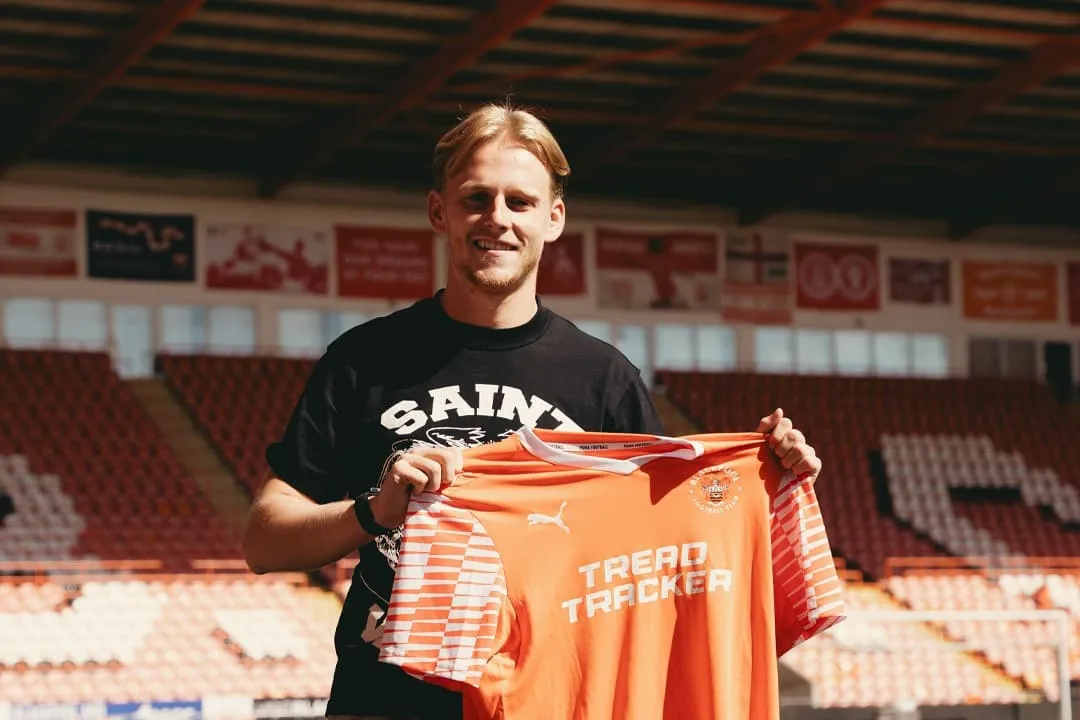 Finley Munroe saat bergabung dengan klub League One Blackpool