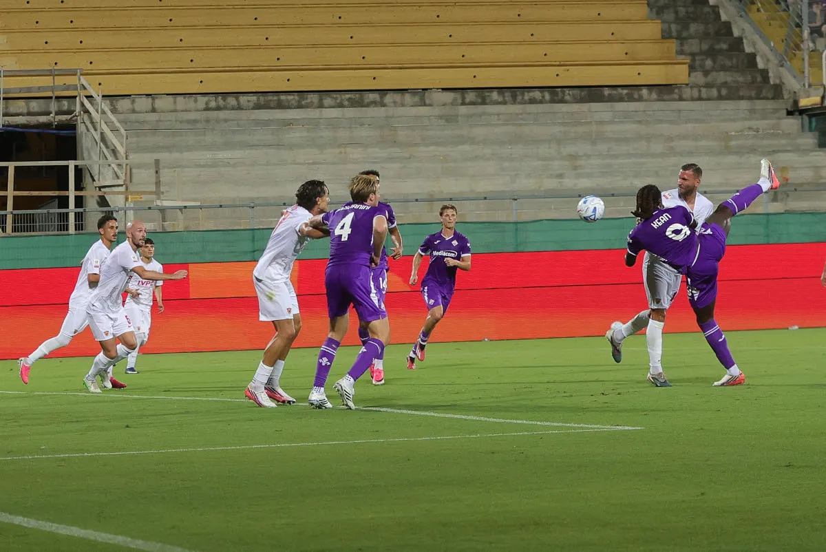 Aksi pemain Fiorentina merayakan gol dalam laga Coppa Italia melawan Benevento