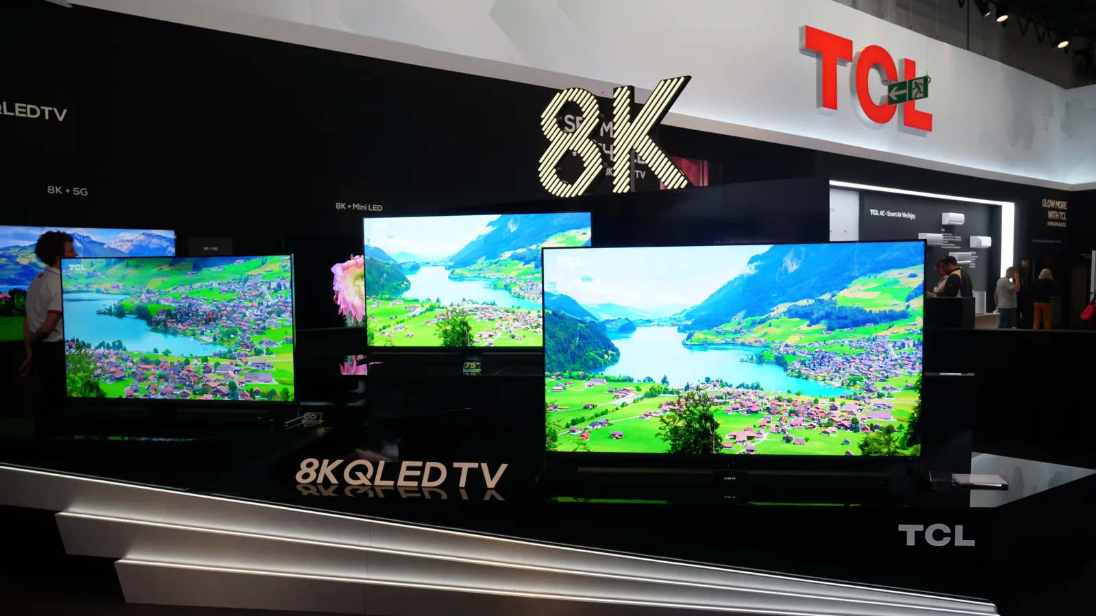 Tampilan layar TCL TV menampilkan fitur tersembunyi untuk pengalaman menonton optimal