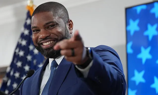 Florida menggelar pemilu pendahuluan untuk gubernur dan Kongres