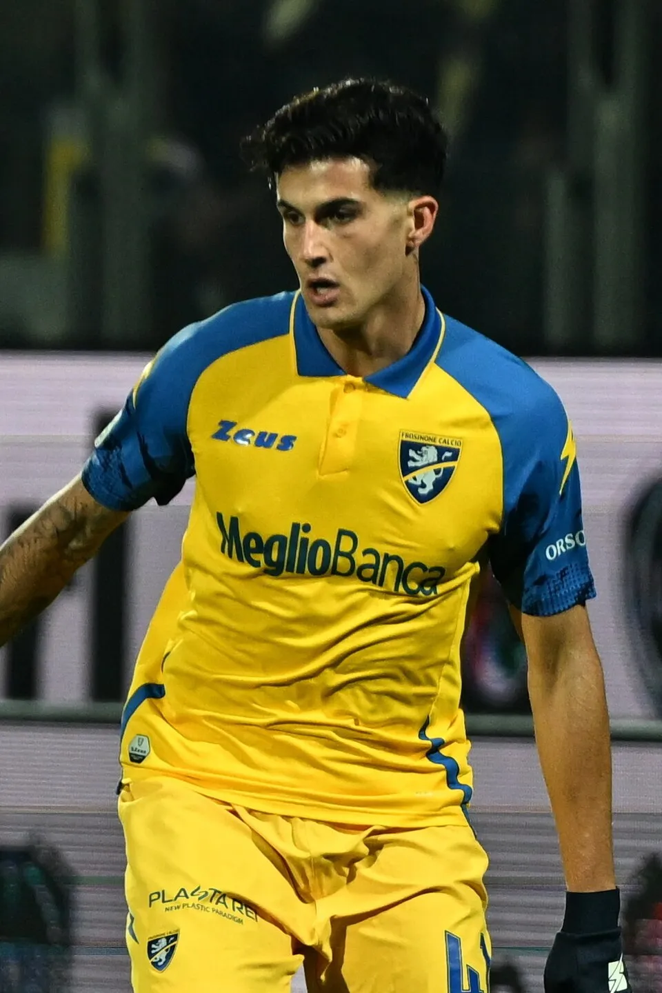 Andrea Oliveri sebagai gelandang muda berbakat asal Italia yang meniti karier di kompetisi Serie B