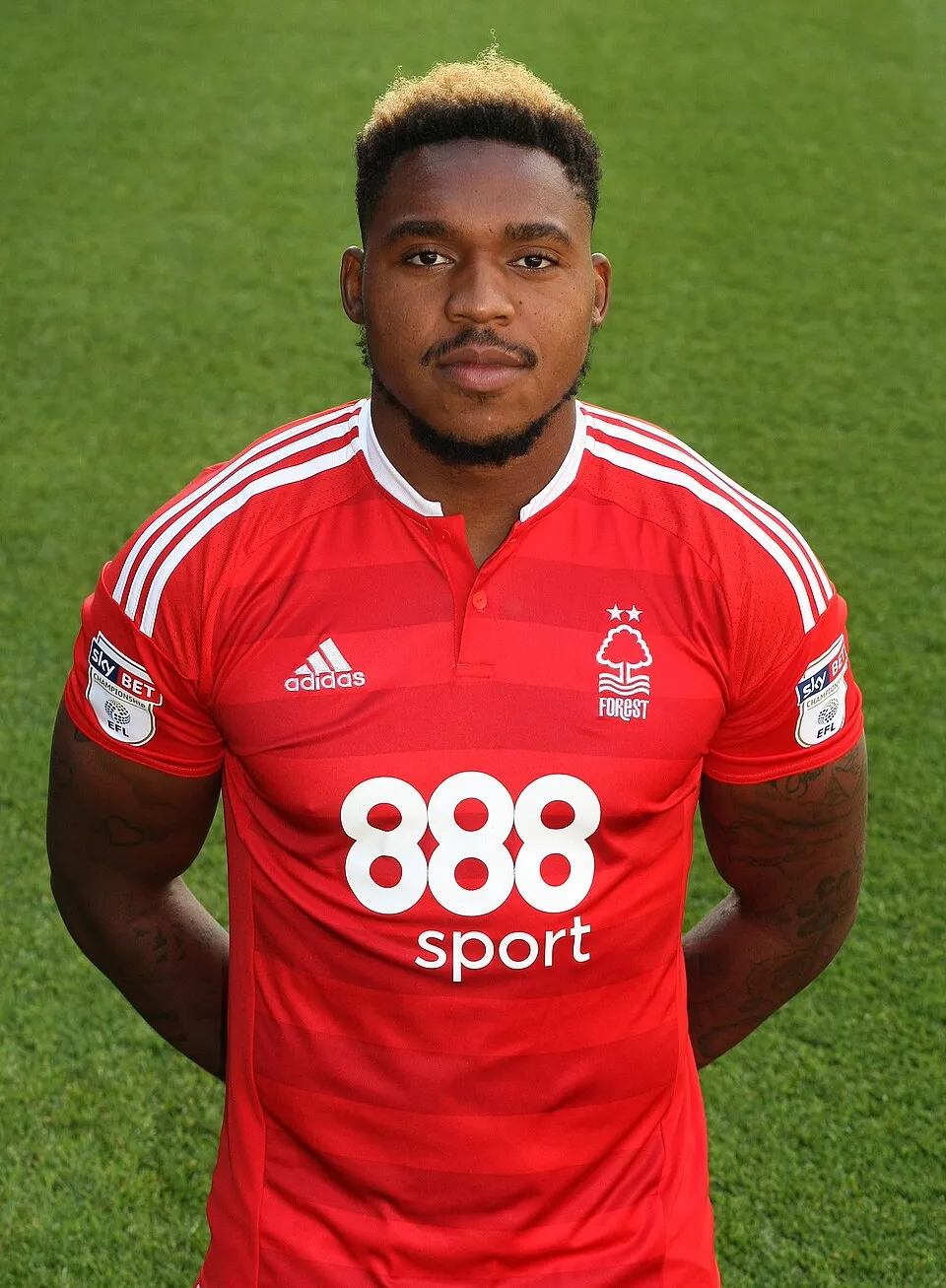 Foto Britt Assombalonga, penyerang profesional sepak bola