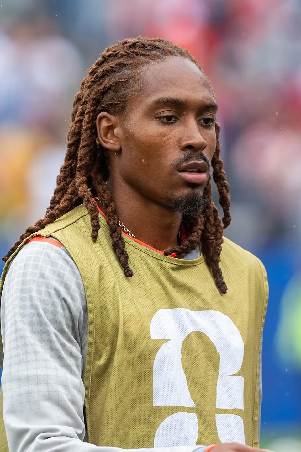 Foto Djed Spence dalam balutan seragam sepak bola