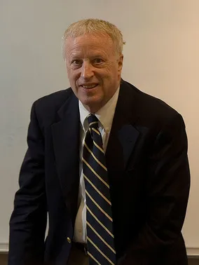 Foto potret George Akerlof, ekonom dan peraih Nobel Memorial Prize in Economic Sciences