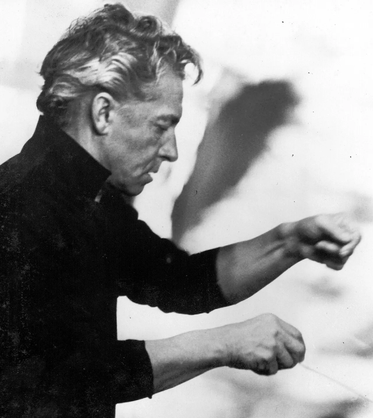 Herbert von Karajan, konduktor legendaris Austria yang memimpin orkestra ternama dunia