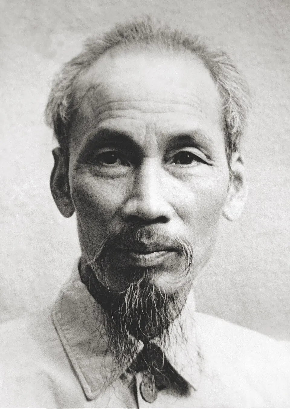Foto resmi Ho Chi Minh, pemimpin revolusioner dan presiden pertama Vietnam