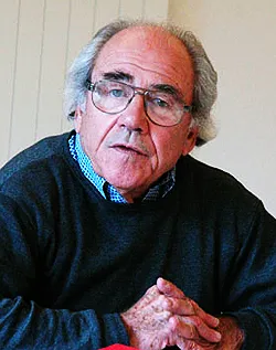 Foto potret Jean Baudrillard, sosiolog dan filsuf terkemuka asal Prancis