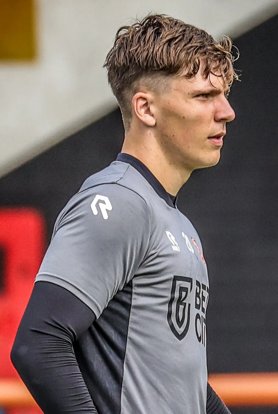 Foto resmi Kayne van Oevelen mengenakan seragam latihan klub sepak bola