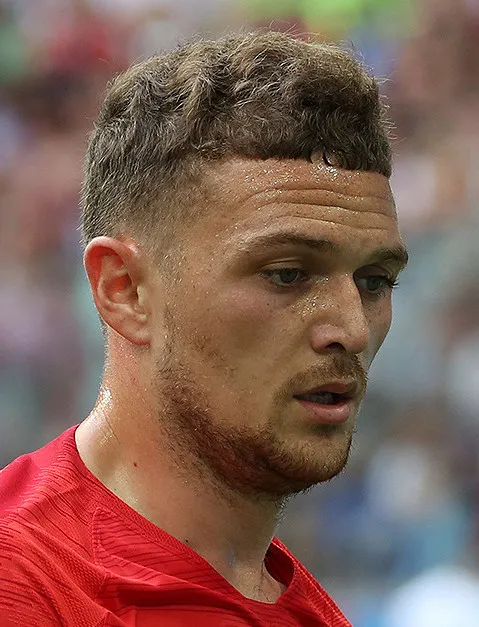 Foto resmi Kieran Trippier mengenakan seragam sepak bola dengan ekspresi fokus di lapangan