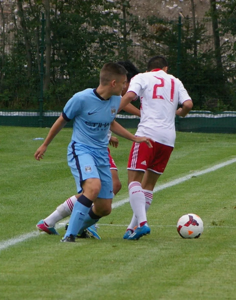 Foto Luke Bolton, pesepak bola profesional asal Inggris yang berposisi sebagai winger dan full-back