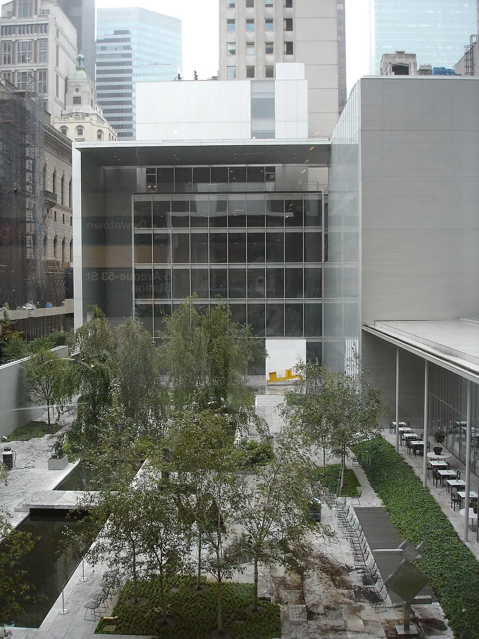 Gedung utama Museum of Modern Art (MoMA) yang terletak di Midtown Manhattan, New York City