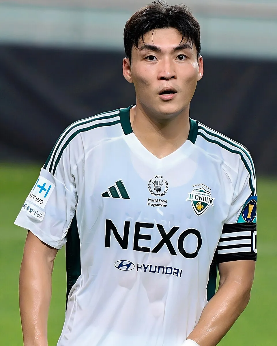 Foto profil Park Jin-seob, pemain sepak bola profesional asal Korea Selatan