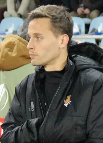 Foto resmi Sergio Canales, pesepak bola profesional Spanyol yang mengenakan seragam tim