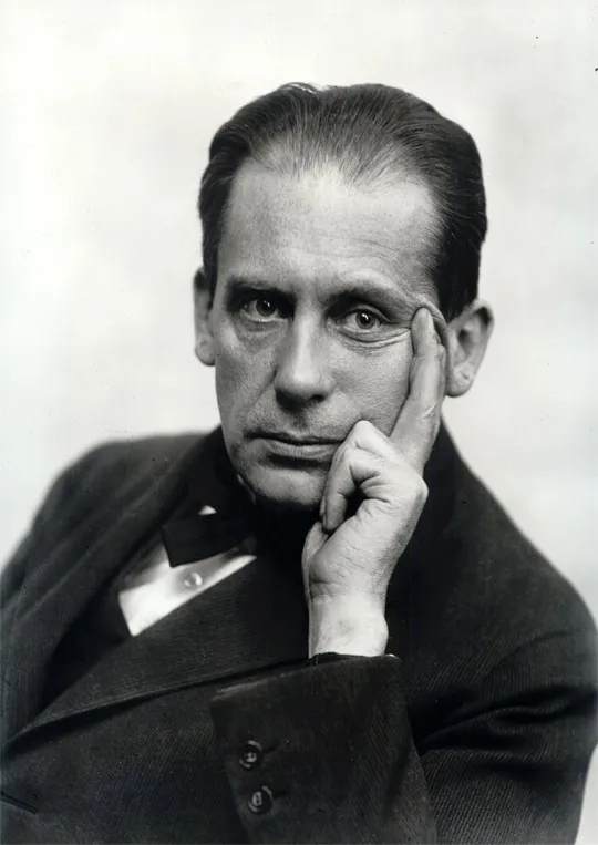 Potret Walter Gropius, arsitek perintis modernisme dan pendiri Bauhaus