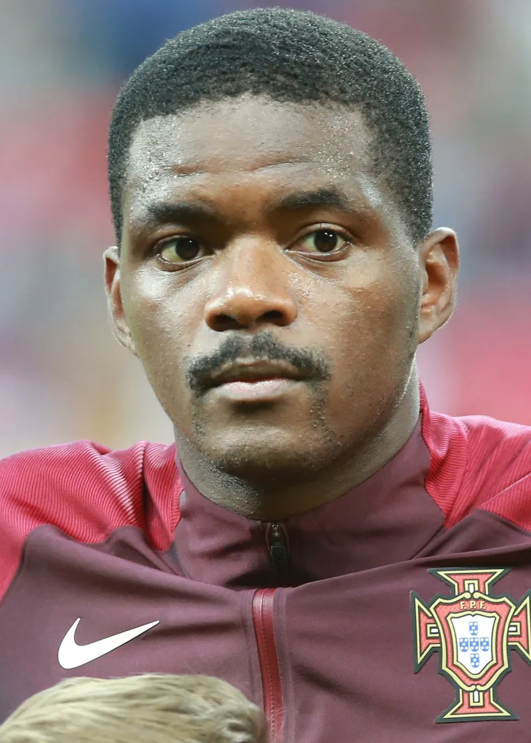 Foto William Carvalho mengenakan seragam tim nasional Portugal dalam pertandingan internasional