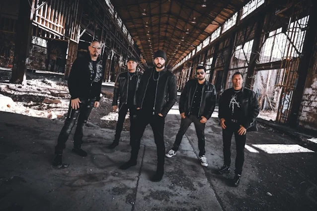 Foto promosi band rock FUEL untuk singel terbaru mereka Pull Me In