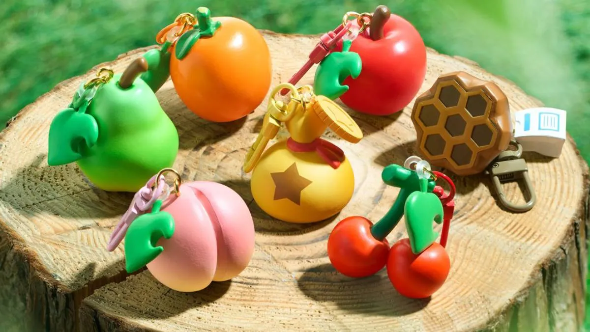 Gantungan kunci Animal Crossing bertema buah dan item game dari Nintendo