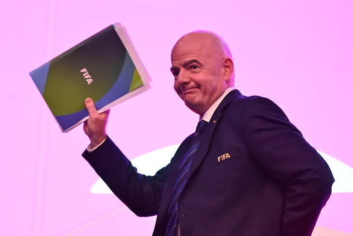 Presiden FIFA Gianni Infantino dalam konferensi pers terkait polemik klub sepak bola Eropa