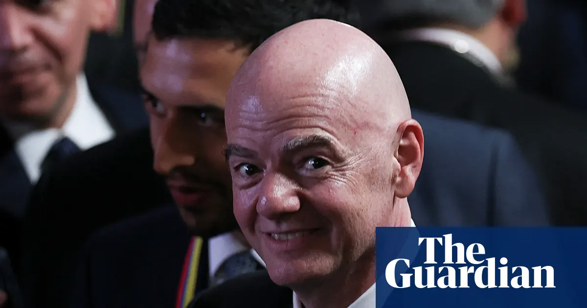 Presiden FIFA Gianni Infantino memberikan bantahan resmi terkait tudingan pembayaran UEFA