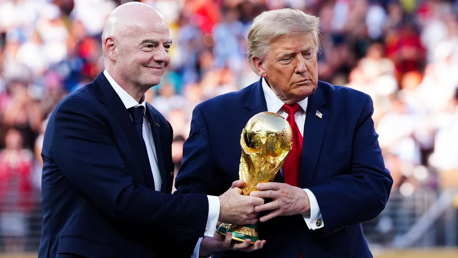 Gianni Infantino dan Donald Trump dalam acara resmi