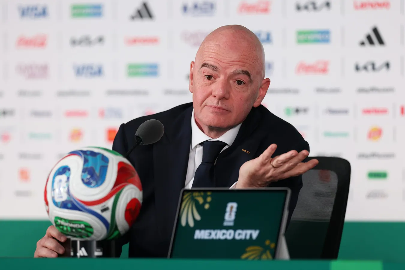 Gianni Infantino menghadapi kecaman keras terkait rencana kontroversial penjualan saham Piala Dunia