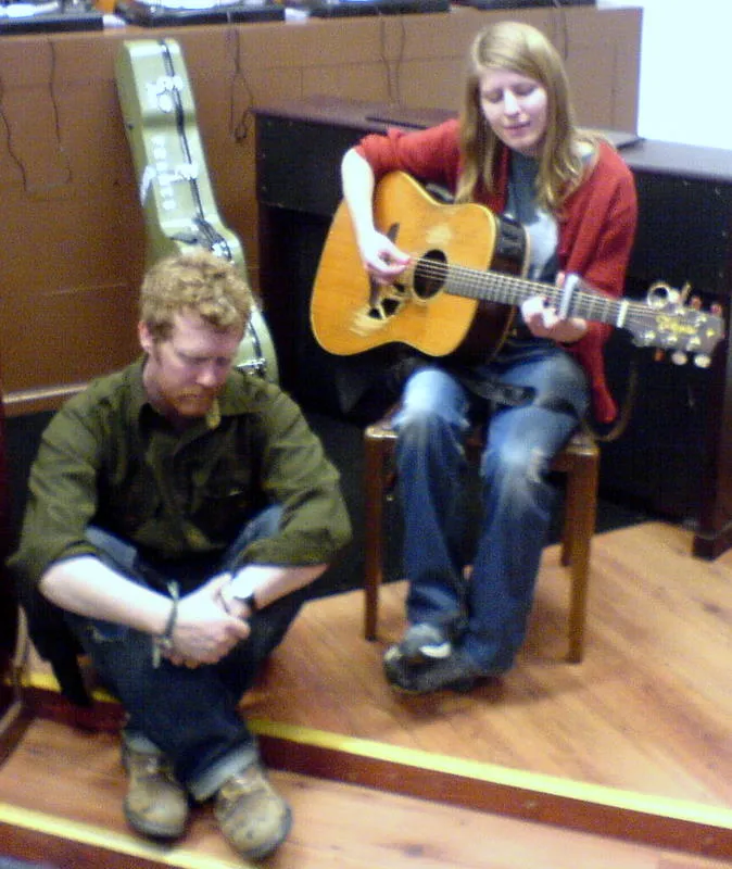 Ilustrasi musikus Glen Hansard dan duo folk rock The Swell Season