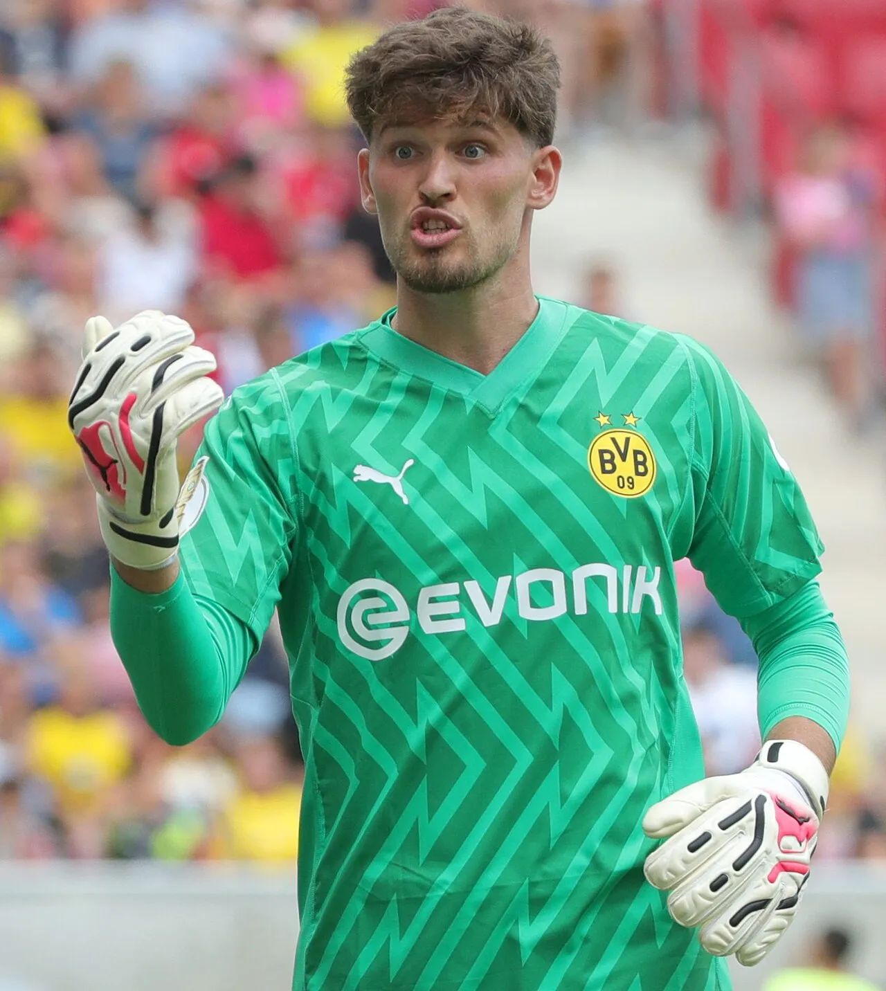 Gregor Kobel tampil gemilang sebagai penjaga gawang andalan Borussia Dortmund dan tim nasional Swiss