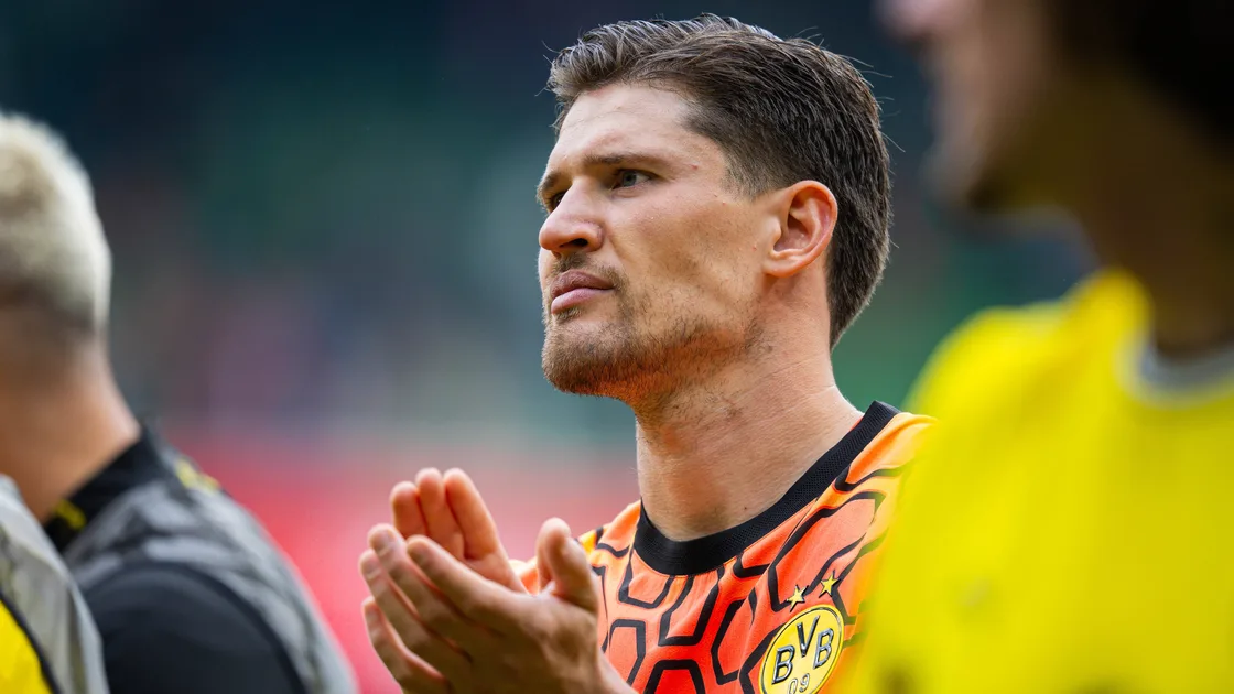 Kiper Borussia Dortmund Gregor Kobel memberikan pujian kepada rekrutan anyar Konstaninos Karetsas