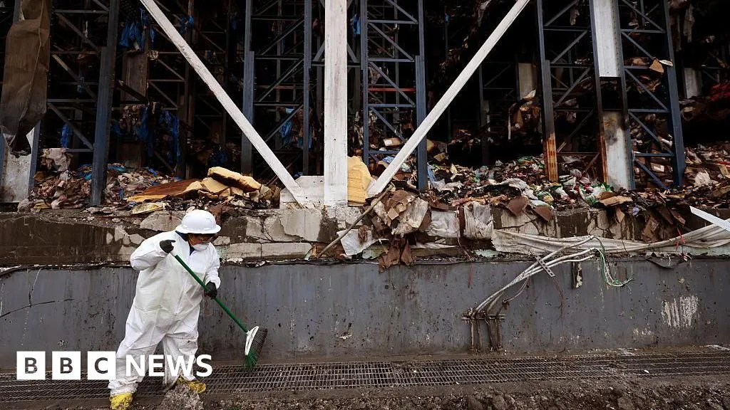 Kawasan permukiman di Los Angeles yang terdampak bau busuk akibat kebakaran gudang