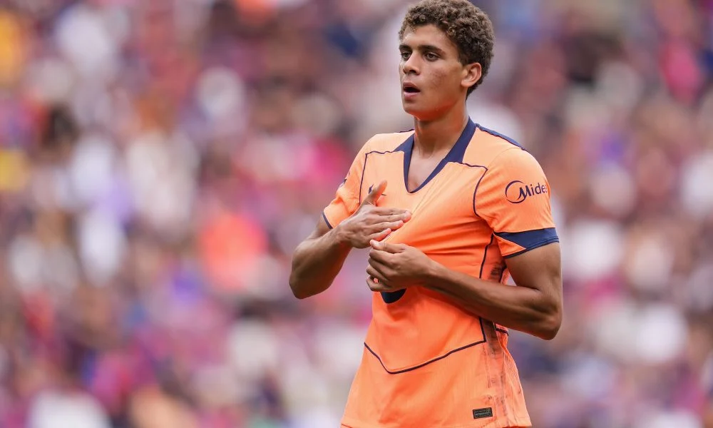 Hamza Abdelkarim mendapat perhatian khusus dari staf pelatih Barcelona dalam sesi latihan