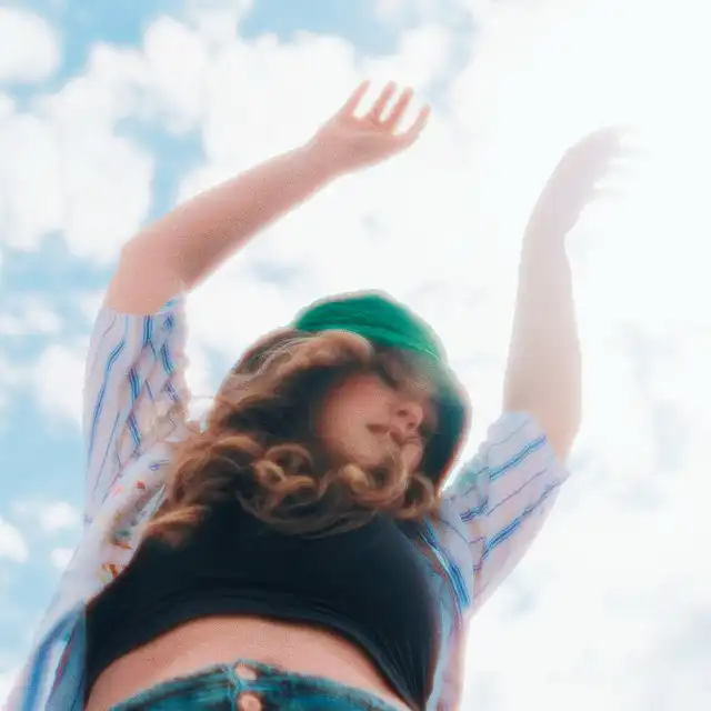 Penyanyi Hanna Andréa merilis lagu pop sinematik Pinnacles
