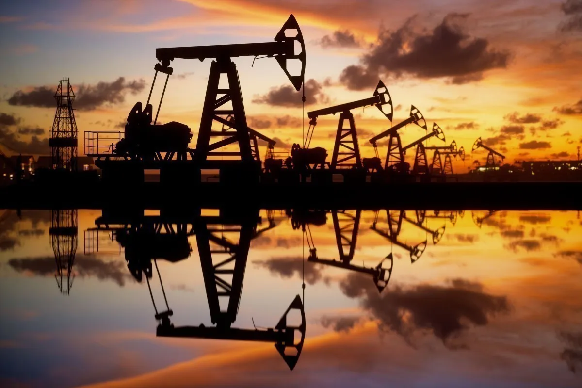 Ilustrasi grafik harga minyak mentah Brent di bursa internasional