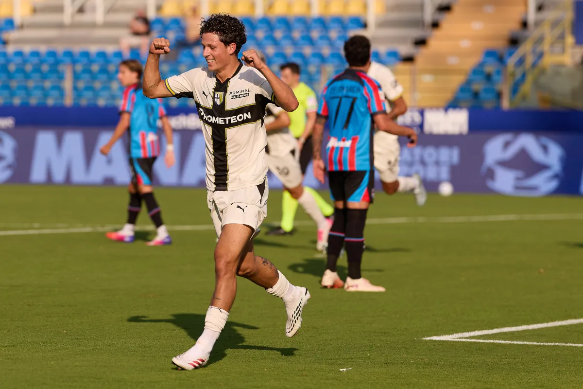 Aksi Simone Lontani saat membela Parma dalam pertandingan Coppa Italia melawan Catania