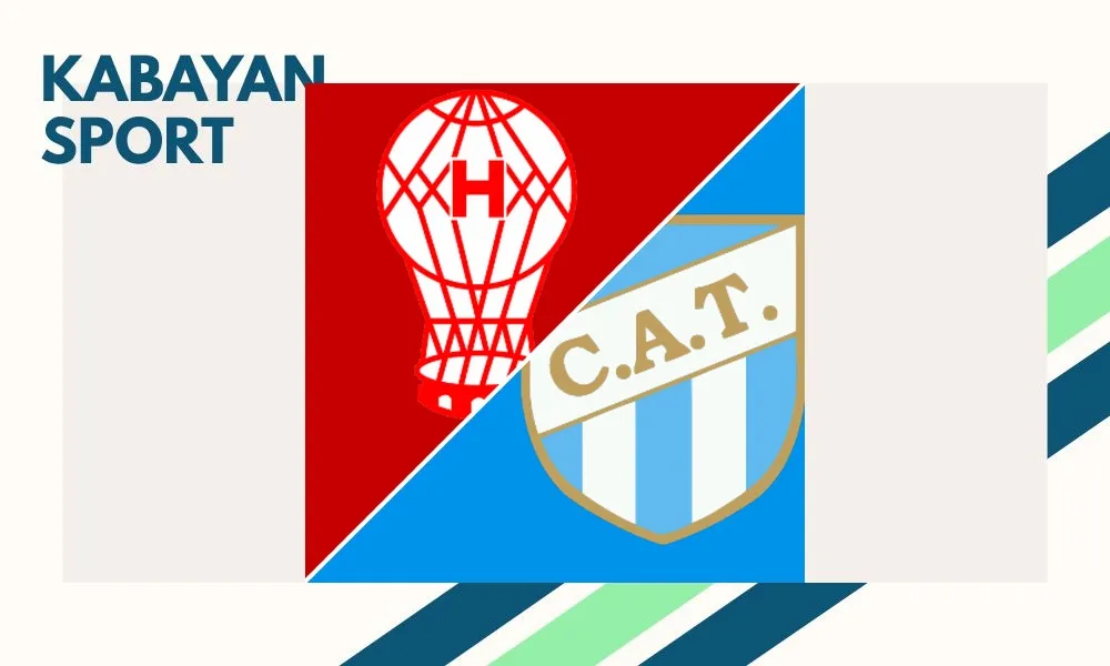 Aksi perebutan bola dalam laga Huracán melawan Atlético Tucumán di Liga Argentina