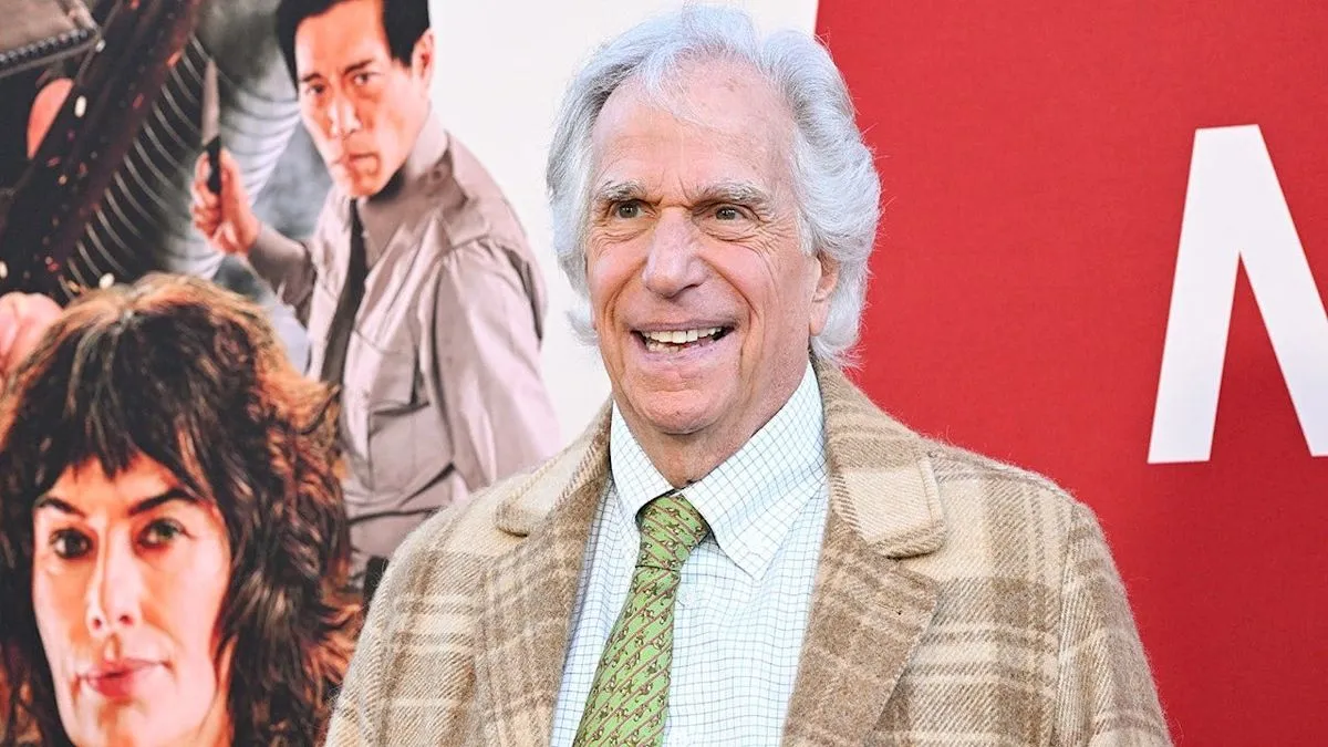 Aktor senior Henry Winkler saat menghadiri sebuah acara hiburan di televisi