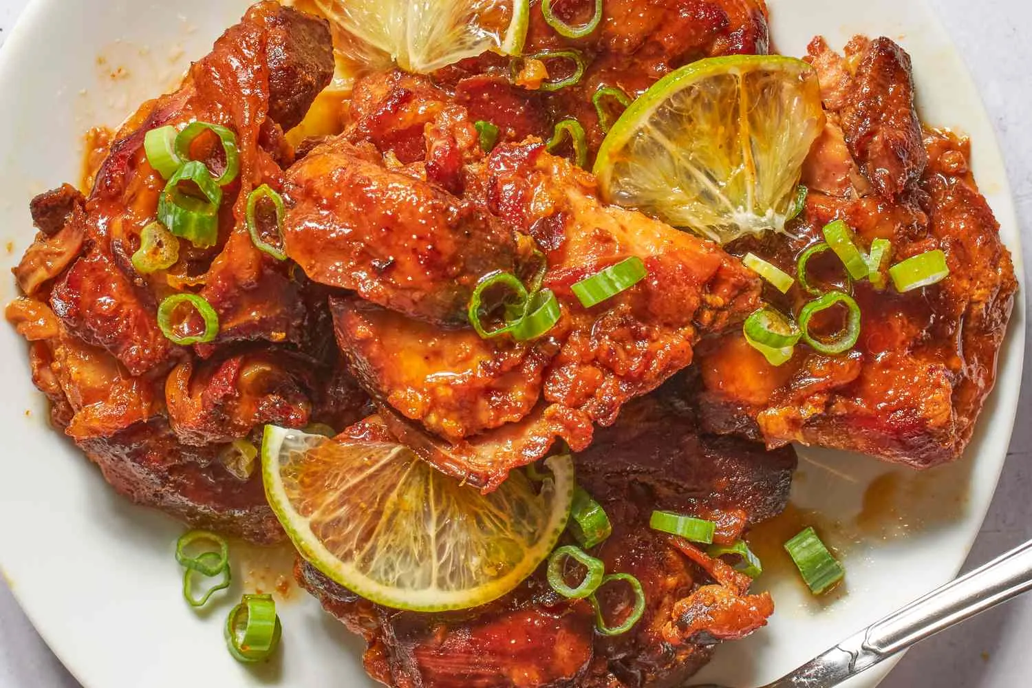 Sajian Hot Honey Slow Cooker Chicken lezat sebagai menu makan malam praktis