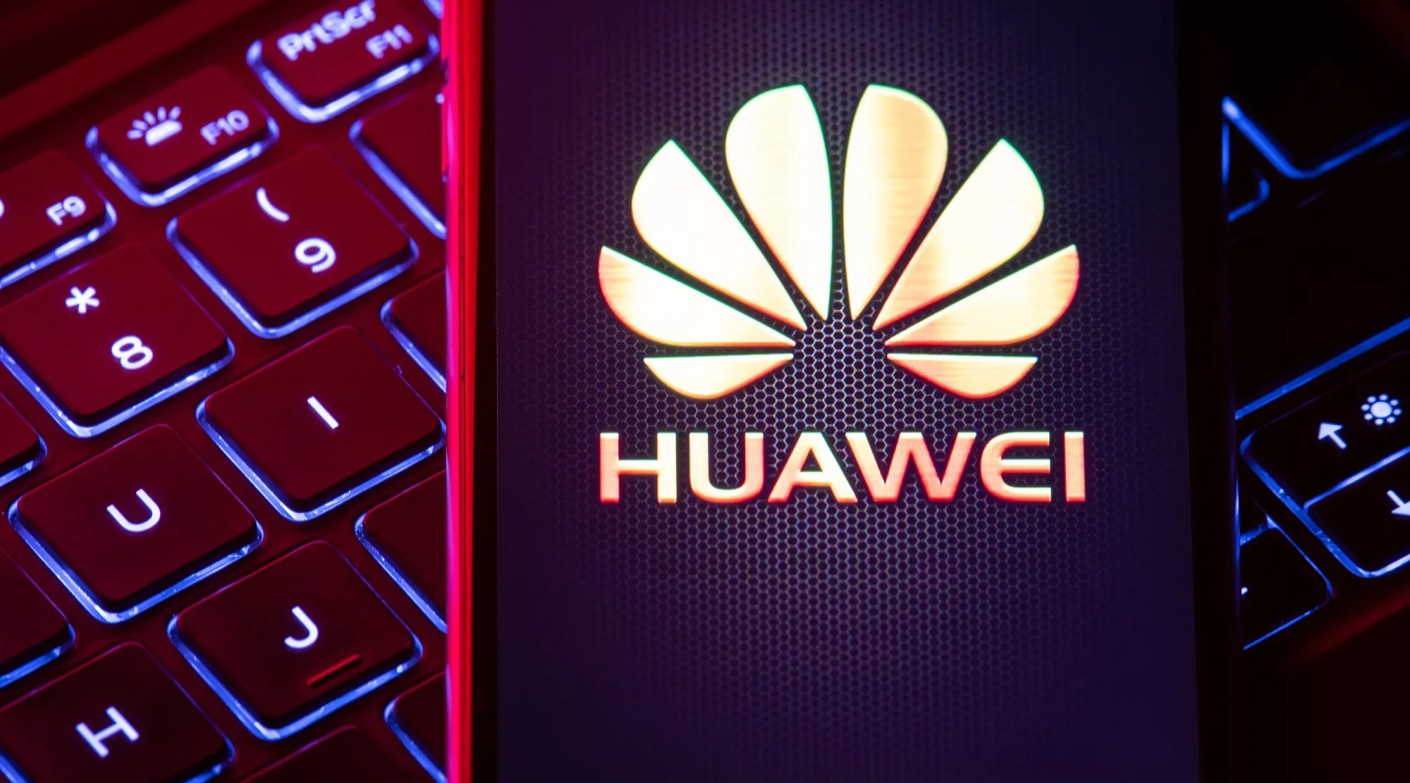Kantor dan logo Huawei Technologies Ireland sebagai ilustrasi kenaikan laba perusahaan