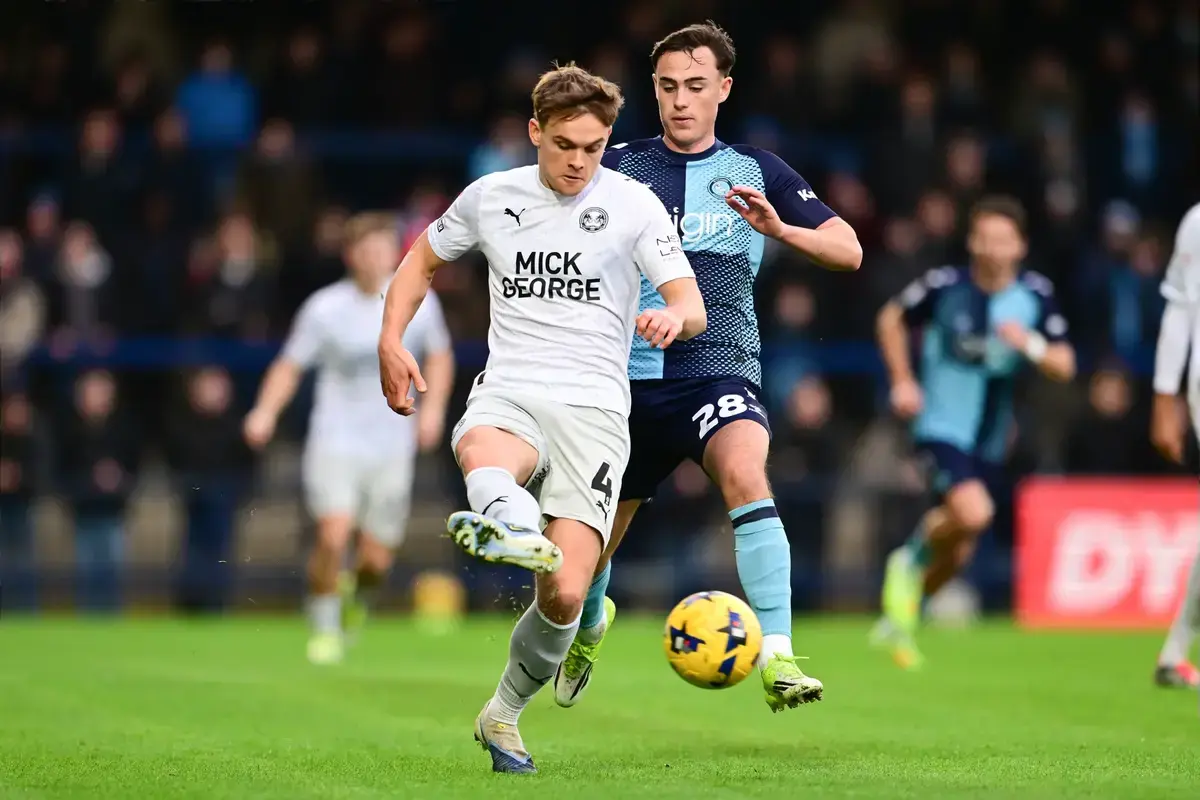 Huddersfield Town dalam tahap lanjut rekrut Archie Collins