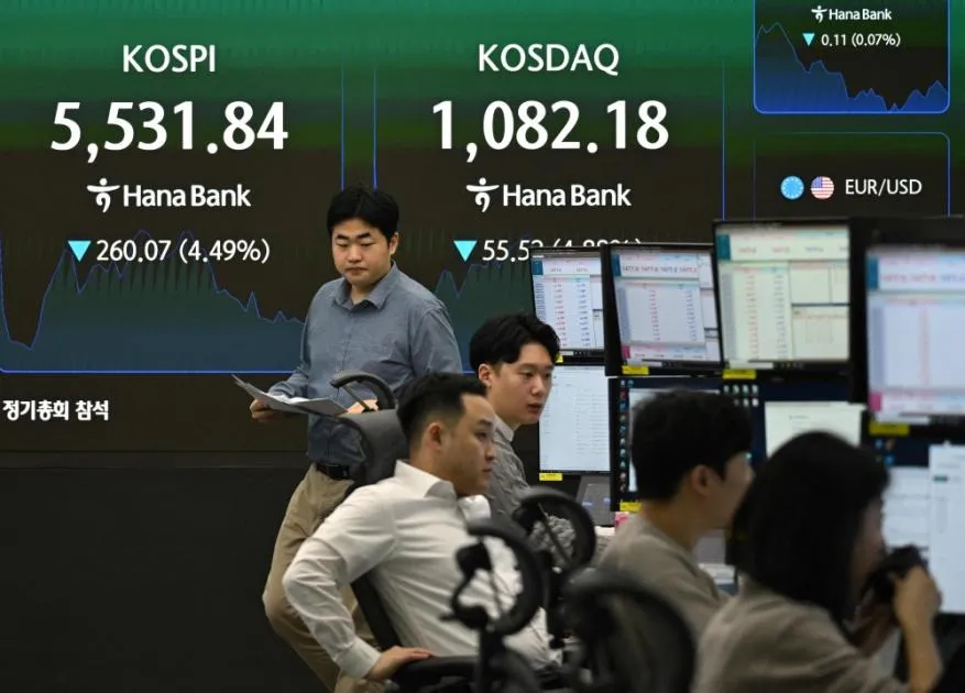 Grafik penurunan Indeks KOSPI di bursa saham Seoul Korea Selatan