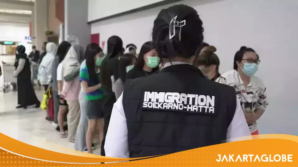 Penerbangan deportasi 25 WN Vietnam terkait kasus penipuan investasi online di Bandara Soekarno-Hatta