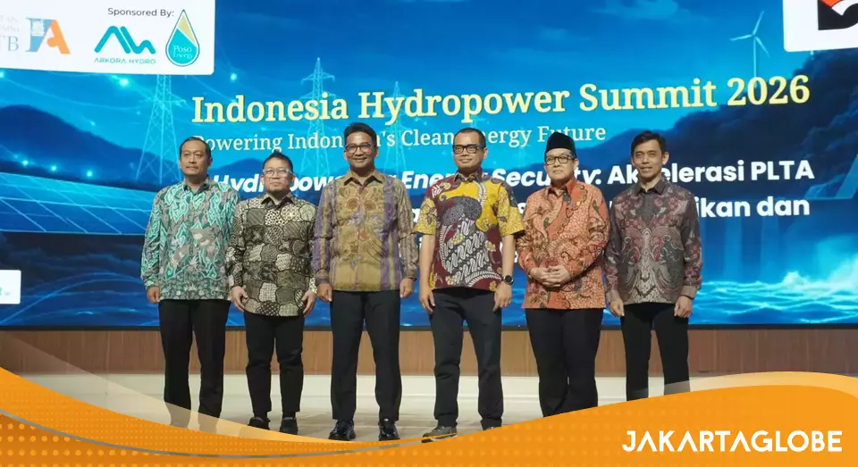 Pemandangan proyek infrastruktur energi air di Indonesia