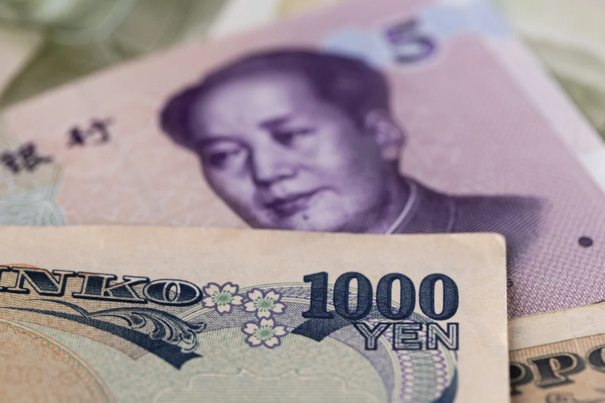 Grafik pergerakan nilai tukar USD/JPY dan Yen Jepang setelah intervensi pasar