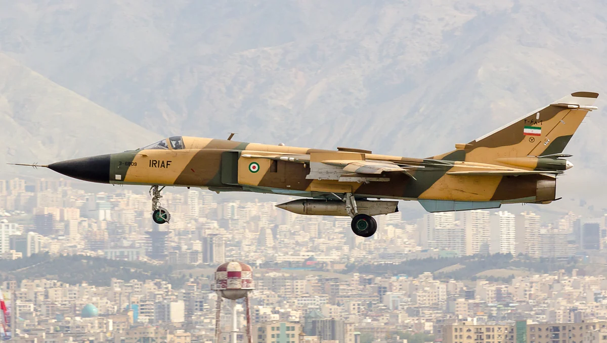 Ilustrasi jet tempur Su-24 dan bendera negara terkait konflik di Timur Tengah
