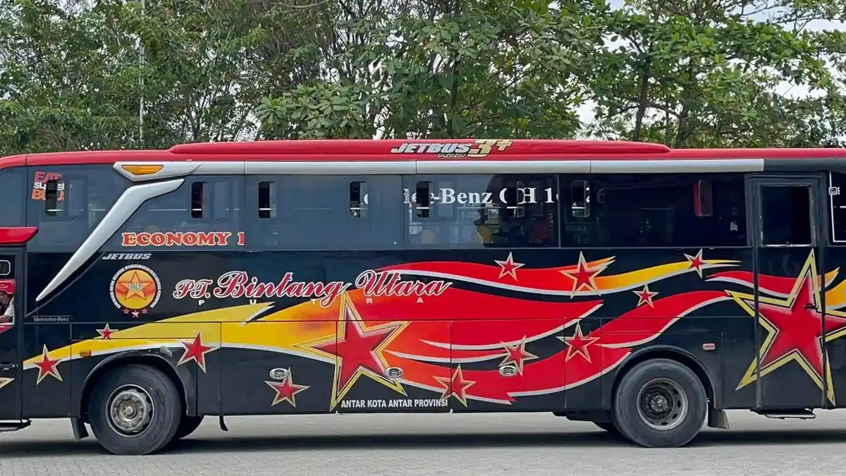 Bus Bintang Utara di Terminal BRPS Pekanbaru rute Sidikalang dan Porsea
