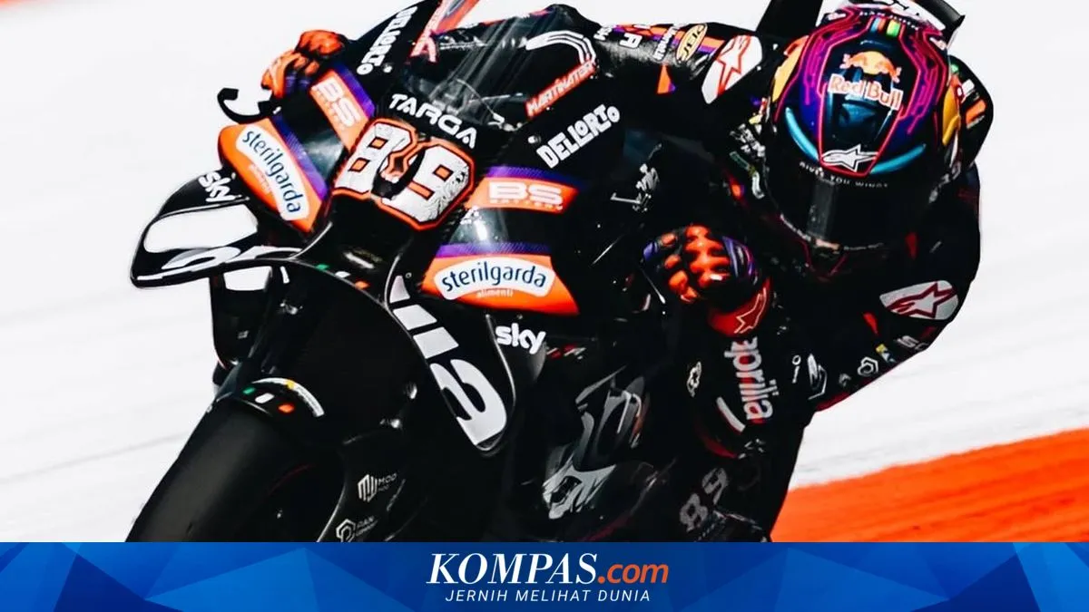 Pebalap Aprilia Racing Jorge Martin berselebrasi di lintasan balap MotoGP