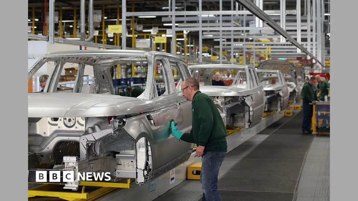 Pabrik produksi mobil Jaguar Land Rover di Inggris yang sedang menghadapi tantangan rantai pasok